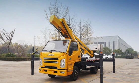 Xe cẩu làm việc trên không